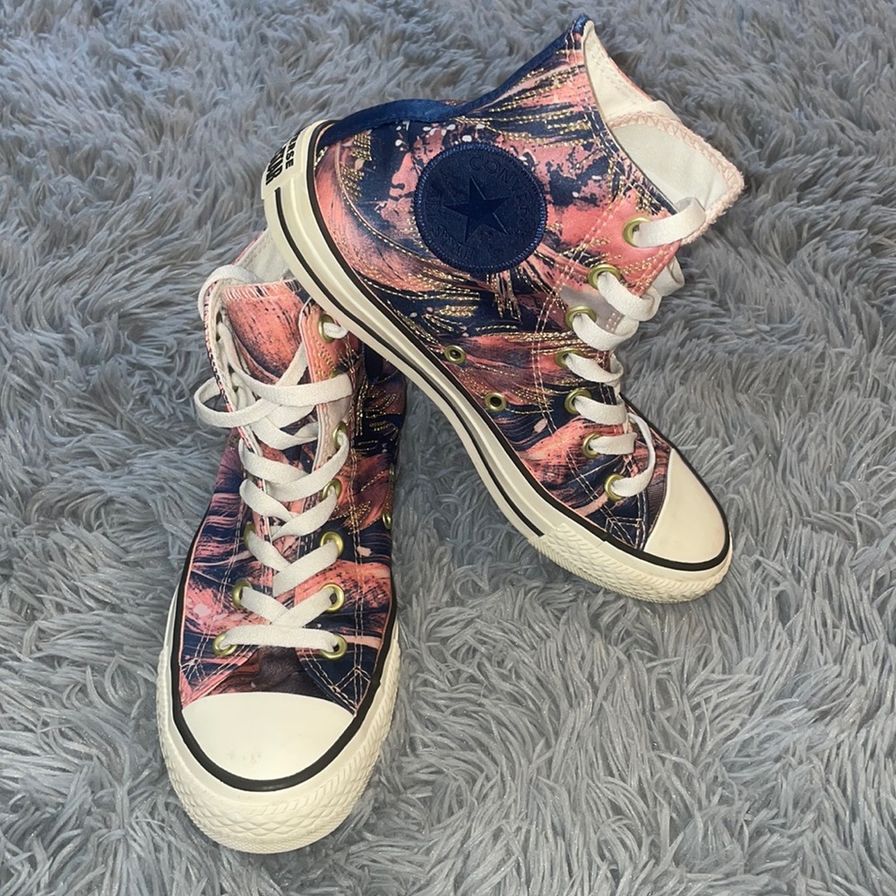 Converse women’s 7
